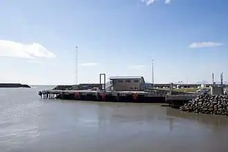 Вид на причал в порту Ландейяхёбн