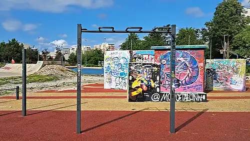 Игровая площадка в парке Тондилоо