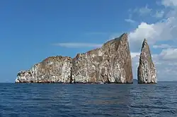 Скала «Спящий лев» (исп. León Dormido),рядом с восточным побережьем острова