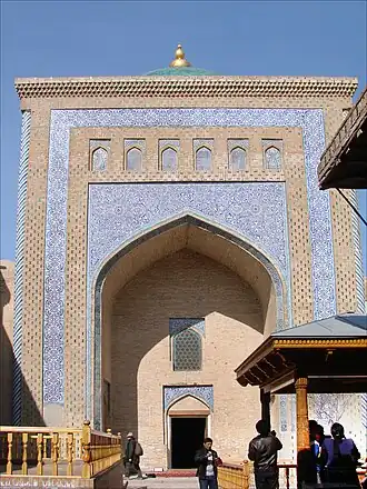 Мавзолей Пахлаван-Махмуда