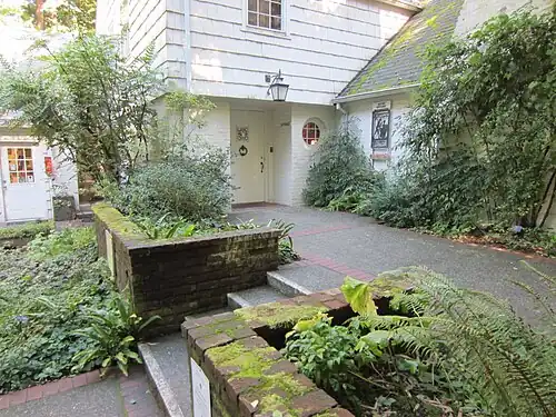 Коттедж Лич