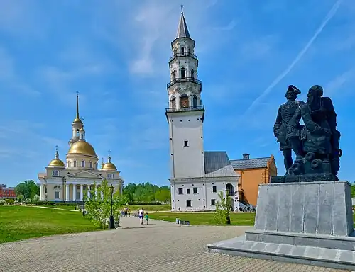 Преображенская церковь, башня и памятник Петру I и Н. Демидову