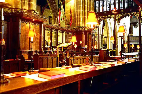 Места для клириков (ныне убраны)