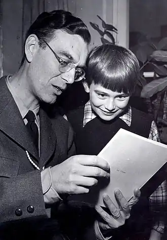 Ян Бернадот со своим отцом (1950 год)