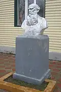 Бюст Льва Толстого в станице