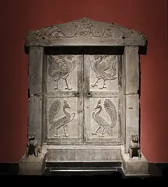 Ворота гробницы Ли Шу, 630 г. н. э. Музей стел, Сиань.