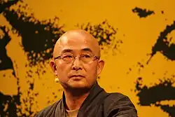 Ляо Иу, китайский писатель, устный историк, народный музыкант,  живущий в изгнании в ФРГ.