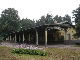 Пассажирское здание (июль 2011 года)