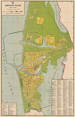 Карта Лиепаи 1935 года. В центре горизонтальный канал Военной гавани, к юго-западу от него — Зимняя гавань