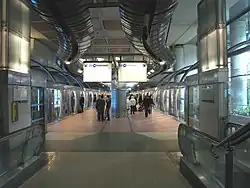 Вид на платформу линии 14 с торца