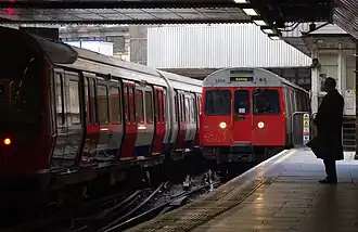 Поезда S- и C-серии на станции