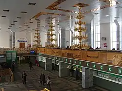 Внутреннее убранство железнодорожного вокзала