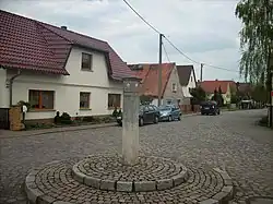 Каменный указатель в Лосьвиге