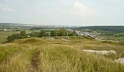 На южной оконечности городища находится кладбище