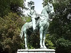 Памятник фельдмаршалу Хью Роузу (изначально установленный в Лондоне, ныне находится в Григгс-Гринне, графство Гэмпшир).