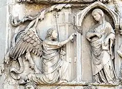 Благовещение  Марии. Деталь рельефов третьего пилона фасада