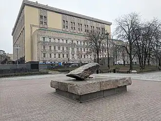 Лубянская площадь: Соловецкий камень, здание Вычислительного центра КГБ