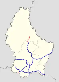 Схема автомагистралей Люксембурга (2019). Красным цветом выделены скоростные магистрали, синим цветом выделены автомагистрали.
