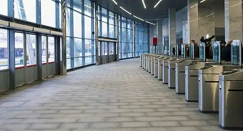 Входной зал перед турникетами