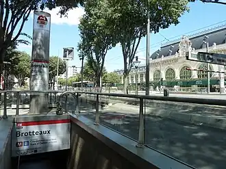 Входбна станцию и старый вокзал Бротто