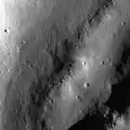 Фрагмент борозды в северо-западной части чаши кратера Гумбольдт. Снимок зонда Lunar Reconnaissance Orbiter, ширина снимка около 1000 м.]
