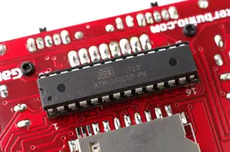 Микроконтроллер ATmega328P в составе консоли MAKERbuino.