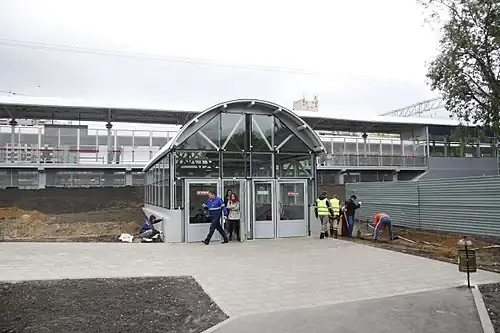 Вход в подземный переход, ведущий на платформу