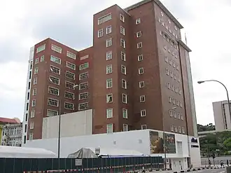 Задний фасад здания.