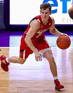 Маккланг во время игры за Техасский университет в 2021 году