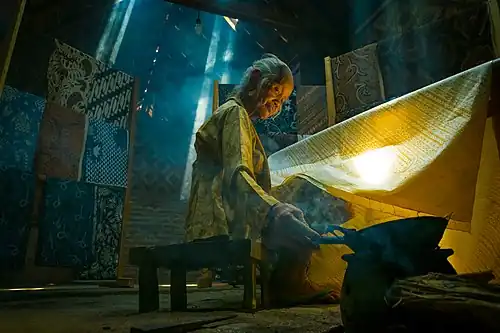 Кустарная роспись батика