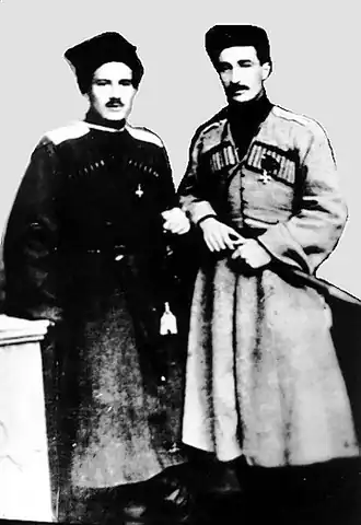 Магомет-Гирей Крым-Шамхалов (справа) с Даутом Акачиевым