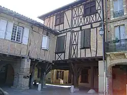 Дом на юго-восточном углу Ратушной площади