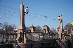 Гранитные обелиски-фонари. 2007 год