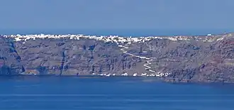 Вид на Тирасию с острова Тиры