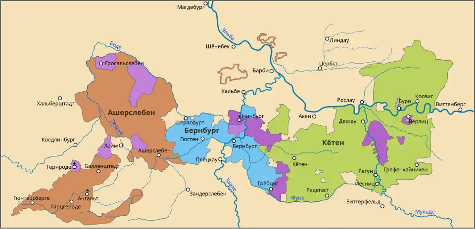 Ангальт-Бернбург (в центре)