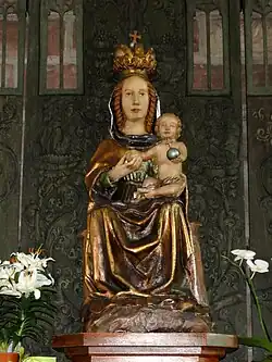 Статуя мадонны