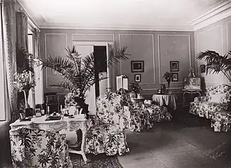 Комната в замке Орлова, начало XX века