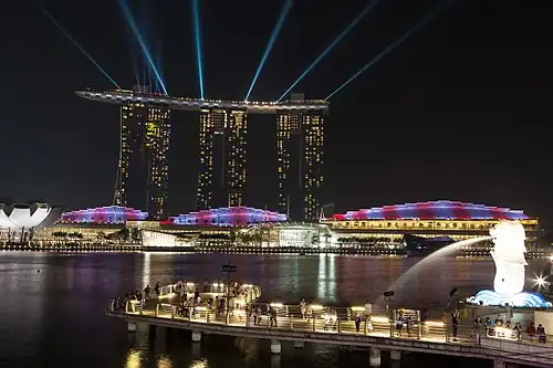 Комплекс Marina Bay Sands и Мерлайон