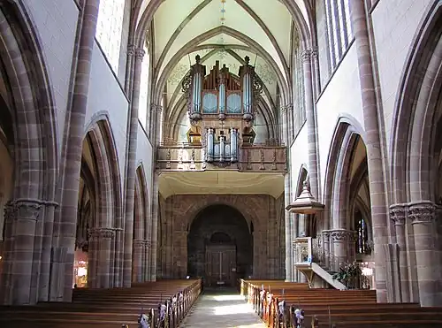 Итерьер, вид на орган