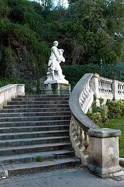 Тот же памятник с другого ракурса.