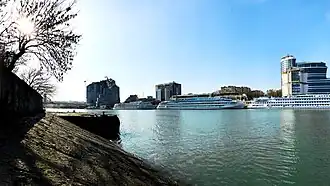 Остатки опор и береговых укреплений моста