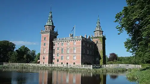 Замок c западной стороны