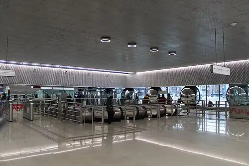 Наземный вестибюль внутри1 марта 2023 года