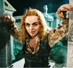 Мэттью Ньютон в роли Армана в кинофильме «Королева проклятых» 2002 г.