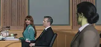 Женщина-Халк (Татьяна Маслани) и Титания (Джамила Джамил) в зале суда