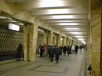 Зал станции,19 февраля 2000 года.