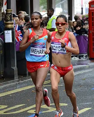 Рехасет Мехари и Марисоль Ромеро (справа)