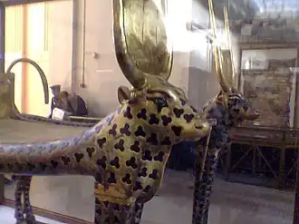 Мехурт с солнечным диском между рогами