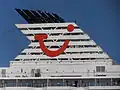 Лого TUI Cruises на трубе Mein Schiff 2