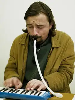 Японский вариант мелодики с мундштучной трубкой